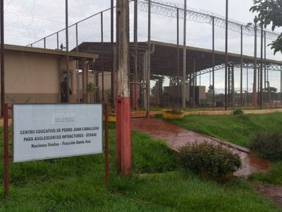Insólito: Dejan abierto candado de correccional para no perder tiempo