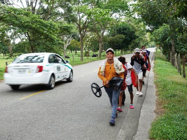 La encrucijada de los migrantes venezolanos en la frontera colombiana - Mundo - ABC Color