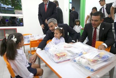 Inicio de clases está en riesgo por errores en libros de Petta