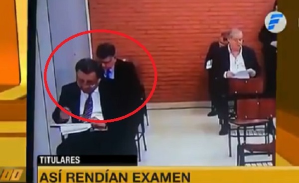 Cámara capta diálogo en examen de aspirantes a la Corte