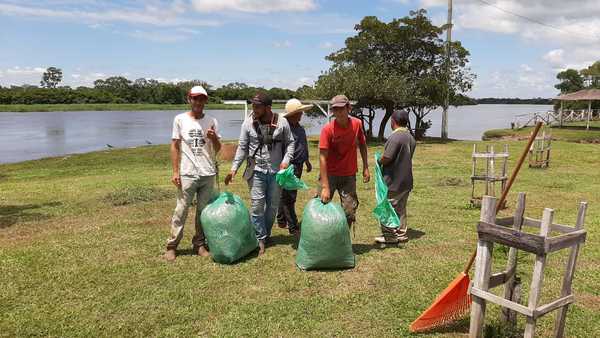 Sampedranos se organizan y realizan jornada de limpieza a orillas del Río Jejui. - .::RADIO NACIONAL::.