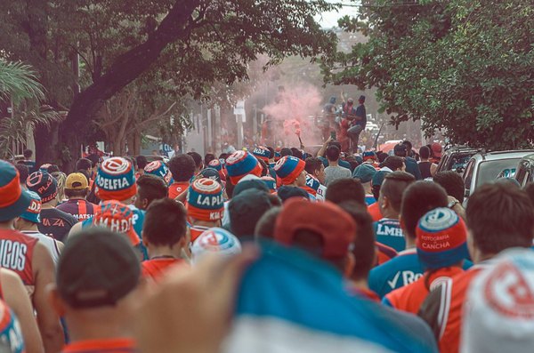 Conmebol cerró La Nueva Olla, pero la fiesta copó todo Barrio Obrero