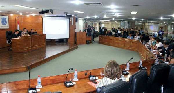 Plantean freno a “festival" de compras directas en Junta de Asunción, tras escándalos de flores y celulares - ADN Paraguayo