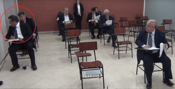 Dos doctores aspirantes a ministro de Corte “soplándose” en examen: “Por ética deberían renunciar”, dicen - ADN Paraguayo