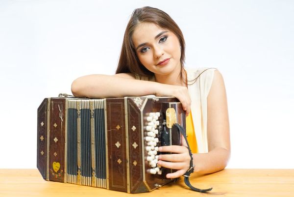 Al ritmo del bandoneón, joven artista deja en alto a nuestro país - Periodismo Joven - ABC Color