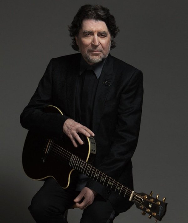 Joaquín Sabina cayó de escenario y lo intervinieron por derrame cerebral | Noticias Paraguay