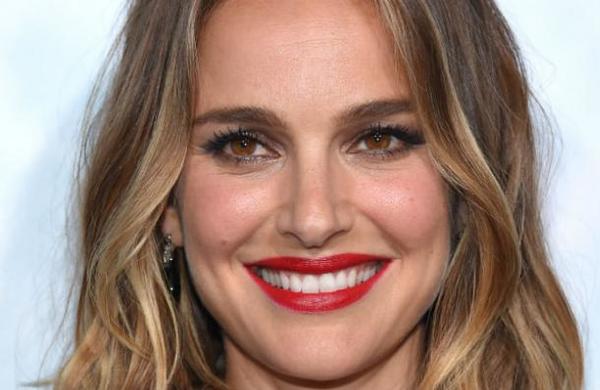 'Tú eres el problema': La dura crítica a Natalie Portman por su capa feminista de los Oscar - SNT