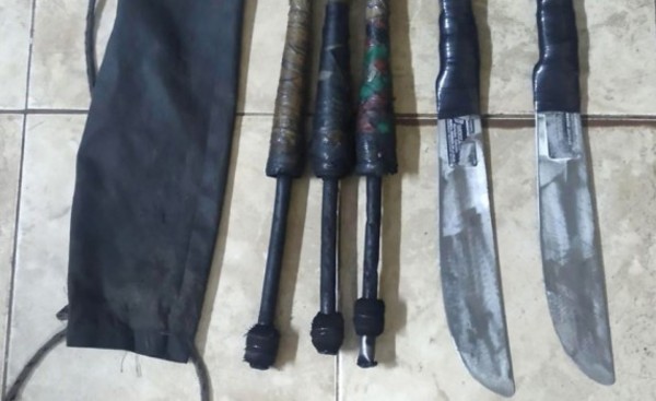 Amenazó a un grupo de personas y fue reducido con balines de gomas