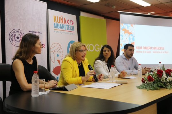 Kuña Mbaretech para resolver desafíos de mujeres - .::RADIO NACIONAL::.