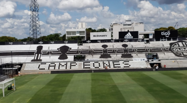 HOY / Luce espléndida la nueva tribuna de los campeones