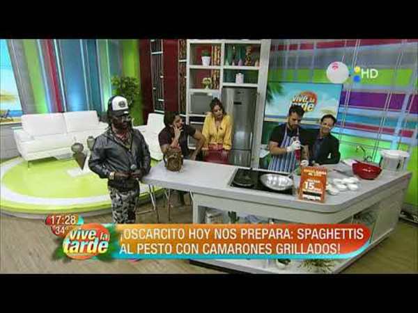 Spaghettis al pesto con camarones grillados