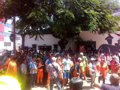 Mediante manifestación lograron acuerdo para suba de salario a jornaleros | San Lorenzo Py