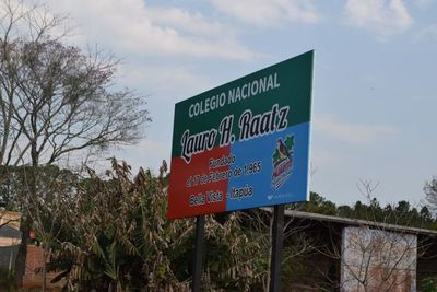 Itapúa: alumnos toman por segunda vez el Colegio Nacional Lauro Raatz para exigir salida de directora - Ancho Perfil - ABC Color
