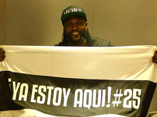 Adebayor ya está en Paraguay