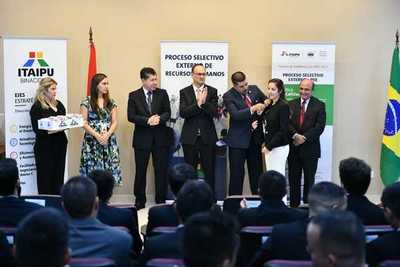 Itaipu incorpora oficialmente a 58 nuevos empleados | .::Agencia IP::.