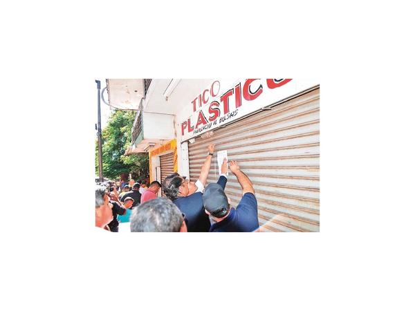 CDE: Comuna recupera galería construida en espacio público