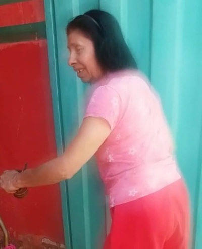 Denuncian que hombre abandonó a su madre con discapacidad
