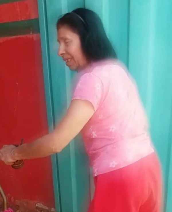 Denuncian que hombre abandonó a su madre con discapacidad