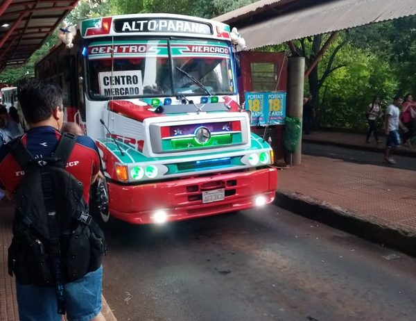 Empresa del clan ZI pone en circulación buses vetustos y repintados