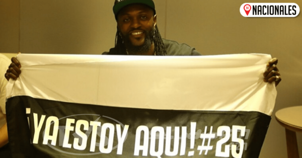 Una multitud recibió a Emanuel Adebayor