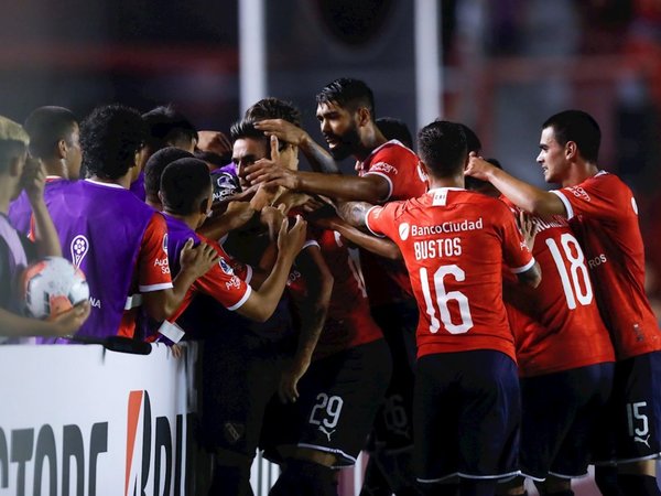 Independiente vence a Fortaleza de Rogerio Ceni