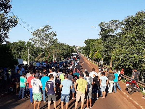 Cigarrilleros cierran ruta tras incautación en Salto del Guairá