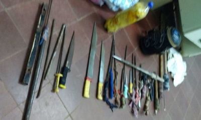 Incautan 16 estoques y cinco machetes en penal de San Pedro