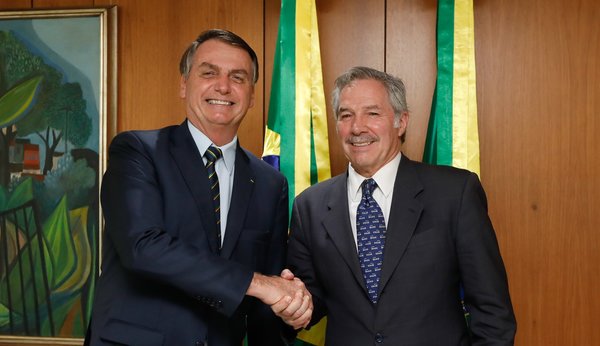Bolsonaro decide evaluar apoyo brasileño a renegociación de deuda argentina