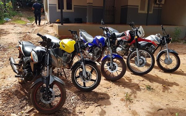 Allanan aguantadero de motocicletas robadas