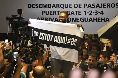 Así fue la llegada de Adebayor - Olimpia - ABC Color