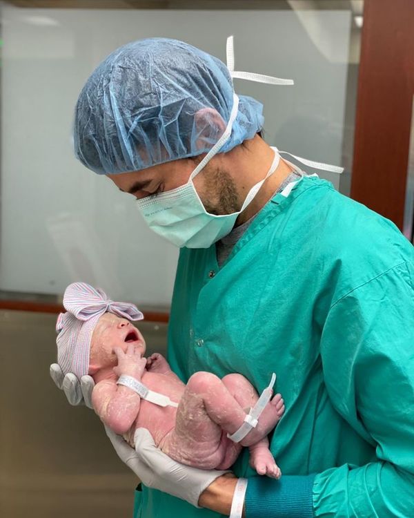 Anna Kournikova y Enrique Iglesias presentan a su tercera hija en Instagram - Gente - ABC Color