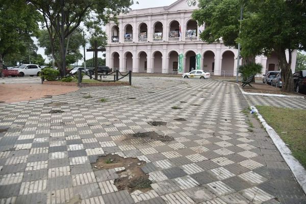Piden “intimar” a Secretaría de Cultura para cumplir con ley que obliga a mantener plazas de Asunción - La Primera Mañana - ABC Color