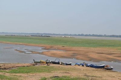 Bajante del río Paraguay provoca estragos en comercio fluvial