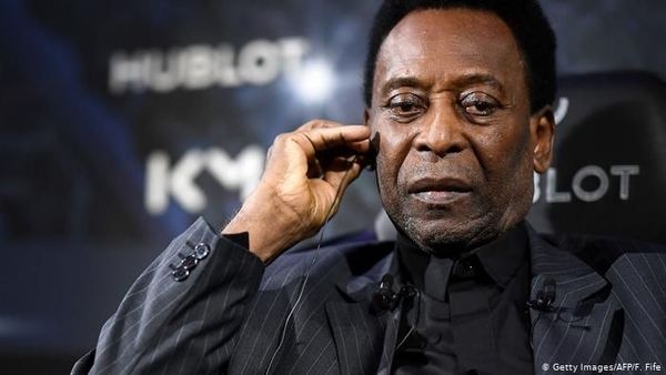 Pelé tiene depresión y se recluye en su casa por problemas de movilidad