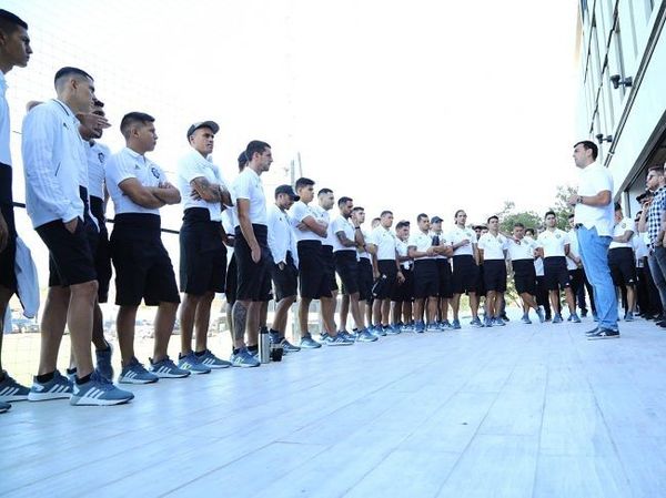 El Decano viaja al Este para entrenar con 37 jugadores