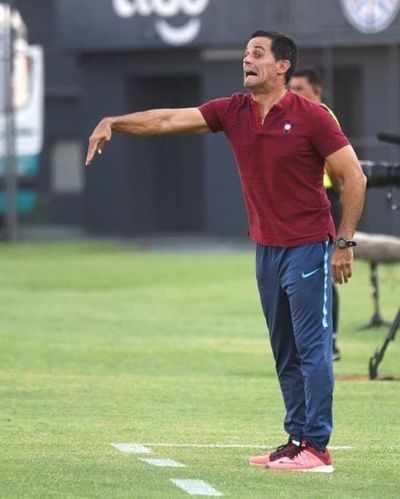 Víctor Bernay supera a Juvero con 4 partidos ganados