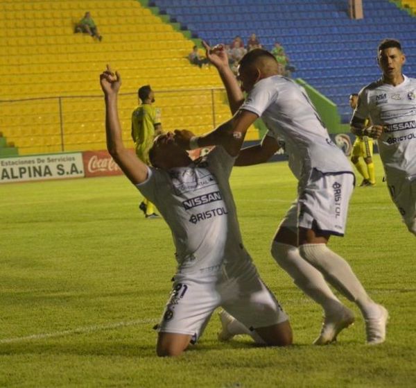 Sol de América golea a Capiatá y toca la Sudamericana