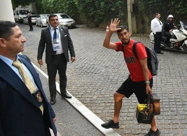 Finalistas de la Copa arriban a Asunción