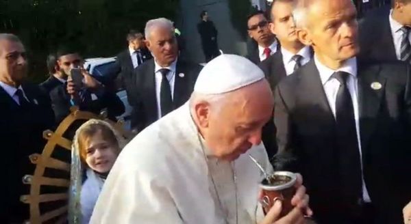 Casados no como sacerdotes, dice Francisco