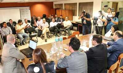 Postergan hasta fines de marzo entrada en vigencia del ISC a las naftas. Prospera diálogo entre empresarios del sector y el Gobierno. - .::RADIO NACIONAL::.
