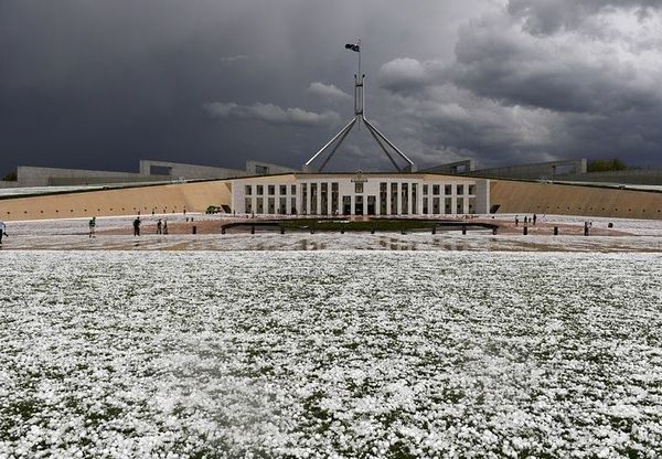 Las impresionantes tormentas de polvo y granizo que azotaron Australia, todavía afectada por los incendios