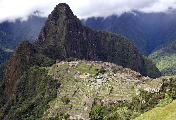 Perú expulsó a cinco de los extranjeros detenidos por causar daños en Machu Picchu: uno de los argentinos deberá permanecer en el país