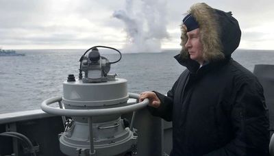 Vladimir Putin supervisó maniobras navales y disparos de misiles en el Mar Negro