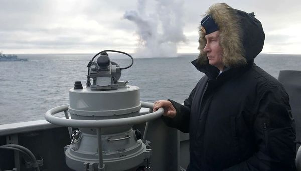 Vladimir Putin supervisó maniobras navales y disparos de misiles en el Mar Negro
