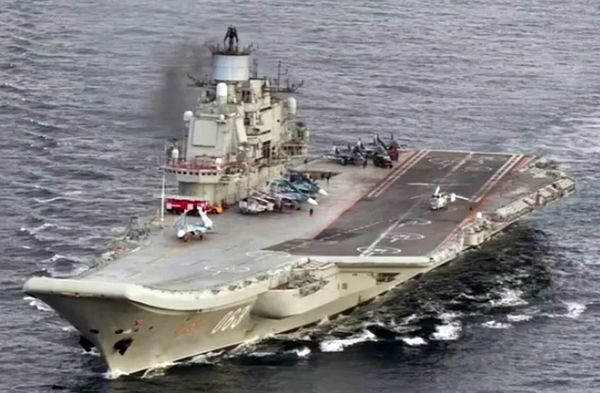 Se incendia el Almirante Kusnetzov, el único portaaviones de Rusia
