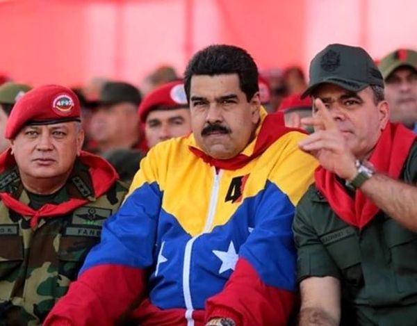 Denuncian que Maduro reconstruye pista para droga