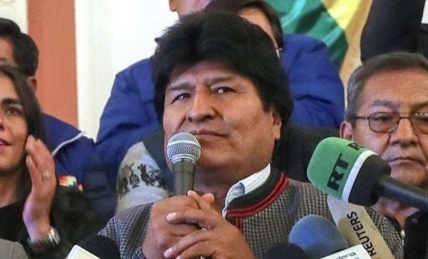Un cuestionado recuento de votos sitúa a Evo Morales al borde de la victoria y eleva la tensión en Bolivia