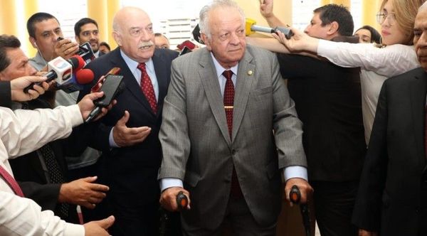 Colorados tratan temas partidarios en Palacio de Gobierno, mientras el país...