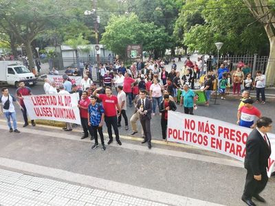 Aguante el soquete, líder!. Operadores de Ulises Quintana se manifiestan por su libertad