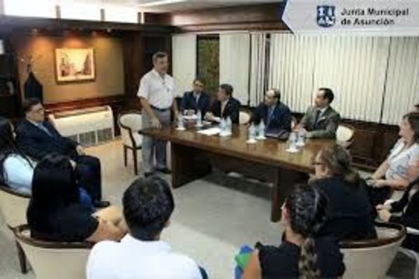 No comprarán celulares a US$ 1.000 cada uno, dice titular de la Junta Municipal